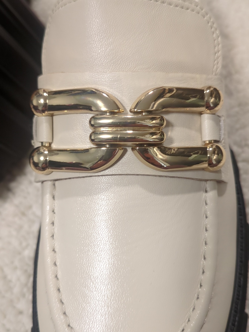 Lisa & Vicky Decide-V Loafer Moccasin Women’s Size 9 NWOT Winter White Gold - Picture 7 of 14
